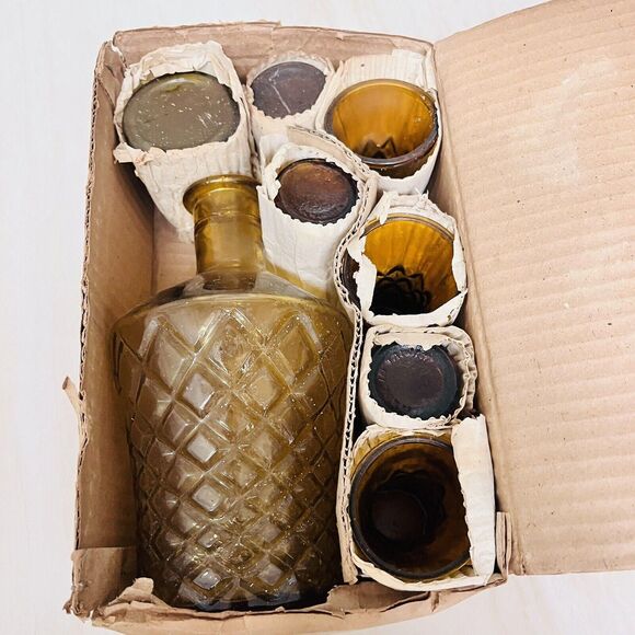 MCM Amber Glass Decanter Set w/6 Cordial Glasses Diamond Pattern Barware Taiwan - Picture 3 of 14